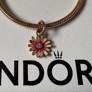 🌸 Pandora Pink Daisy Flower Dangle Charm – 788771C01 🌸